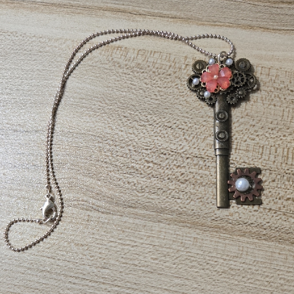 Artisan Made Steampunk Key Pendant Necklace with Pearls And Flower 💫